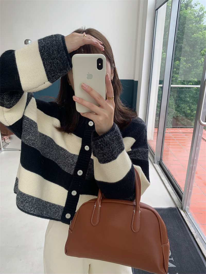 Retro round neck cardigan loose sweater for women