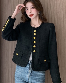 Classic coat fashion and elegant tops for women