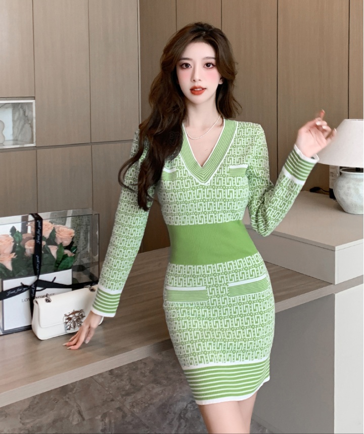 Package hip autumn and winter V-neck dress for women