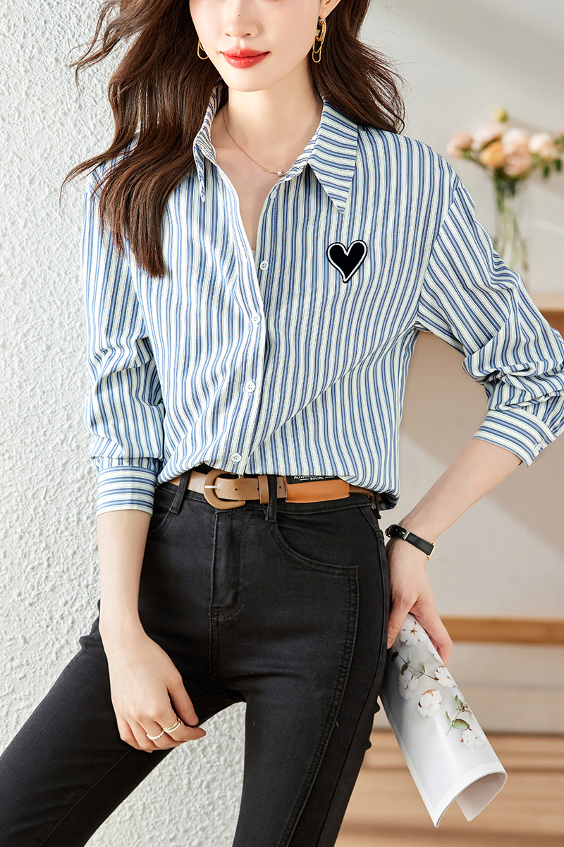 Casual vertical stripes temperament simple slim shirt