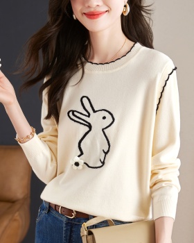 Rabbit Pseudo-two embroidered bottoming autumn sweater