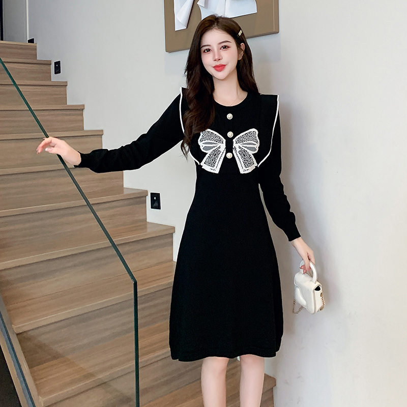 Wood ear round neck black bow knitted loose dress