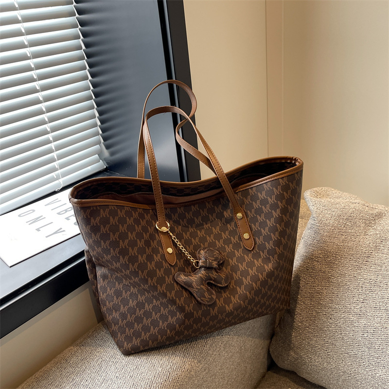 Casual commuting high capacity travel handbag for women