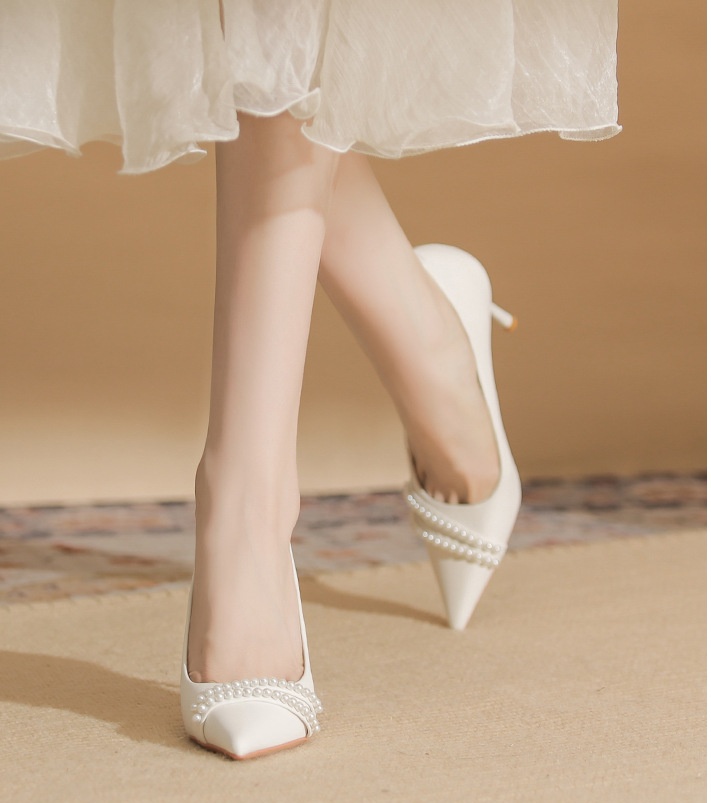 Autumn pointed shoes sheepskin bride wedding dress