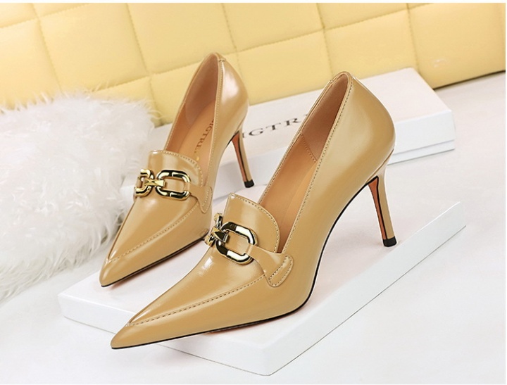 Metal belt buckle European style pointed shoes