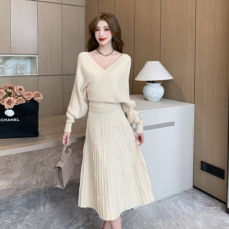 Autumn light luxury sweater knitted slim skirt 2pcs set