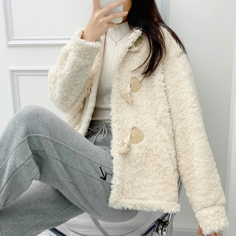Thick short coat fashion and elegant lamb fur tops for women