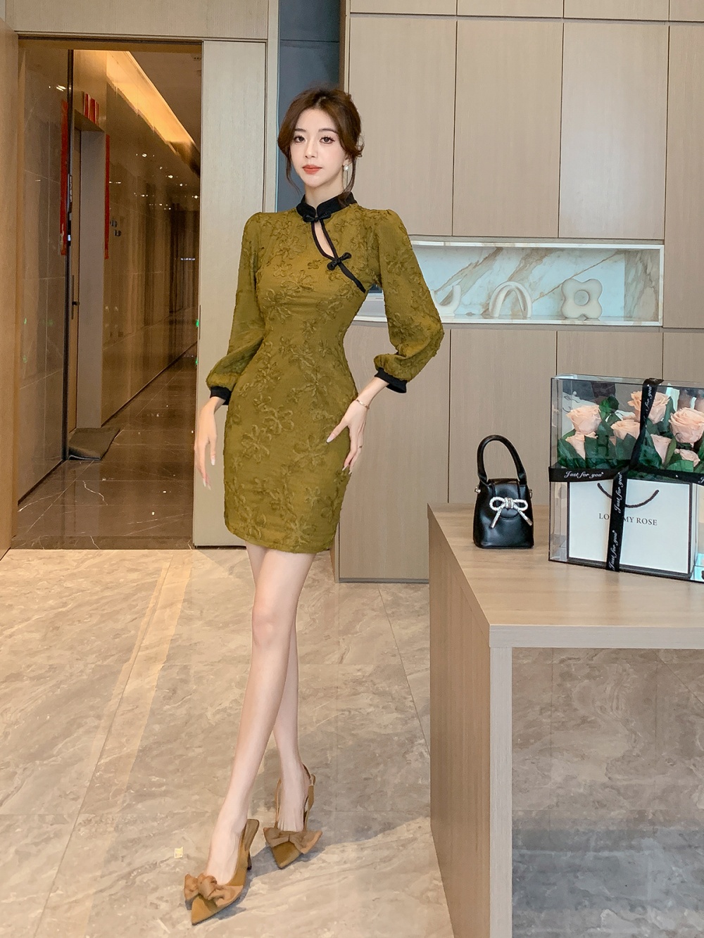 Nine points sleeve cheongsam fashion and elegant T-back