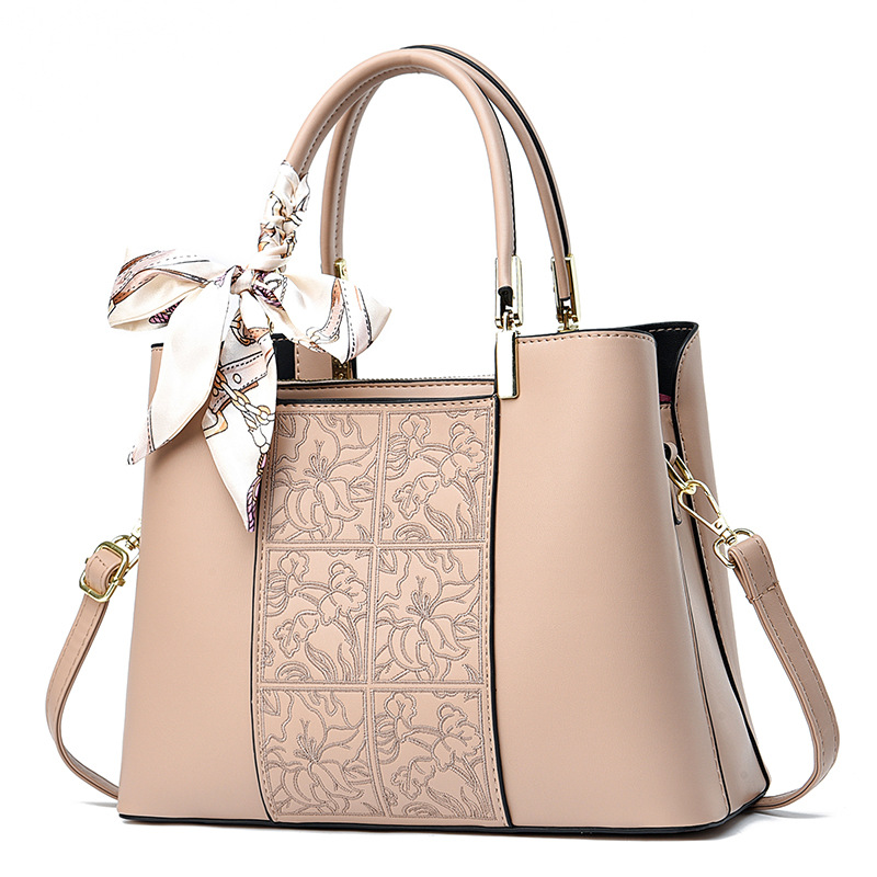 Embroidery middle-aged high capacity handbag for women