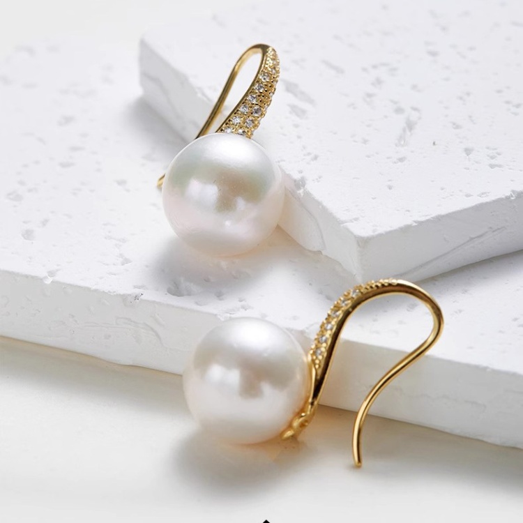 Temperament simple earrings pearl light luxury stud earrings