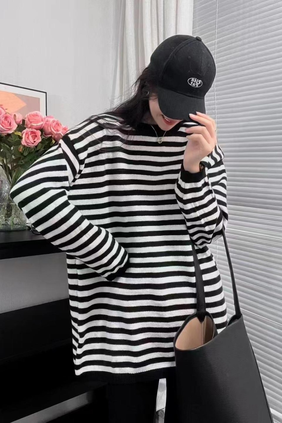 Loose lazy wears outside sweater black-white knitted tops