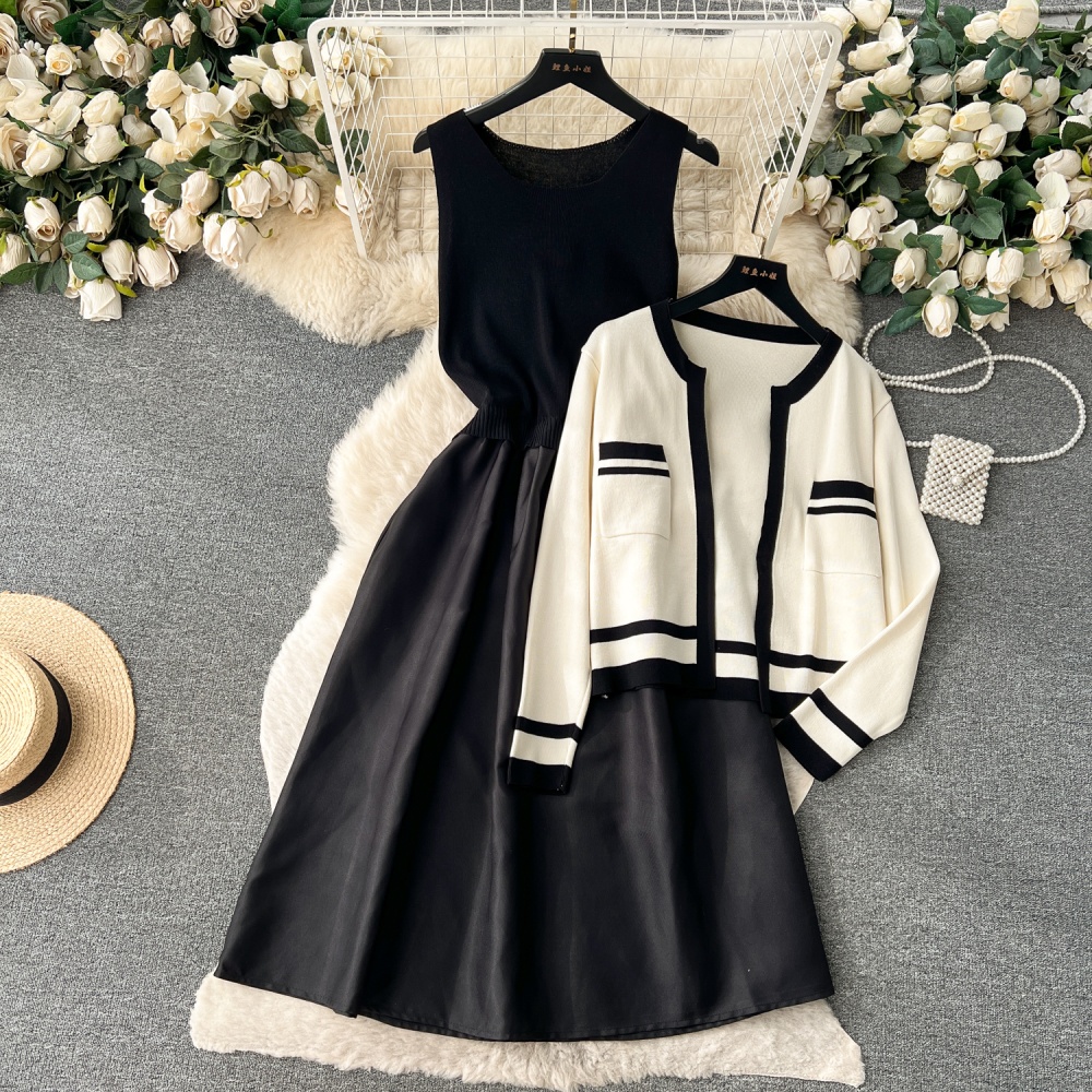 Round neck coat fashion and elegant sweater a set for women
