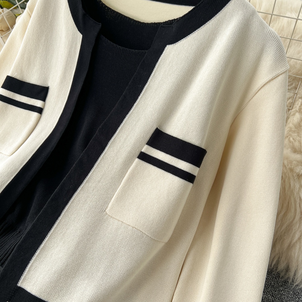 Round neck coat fashion and elegant sweater a set for women