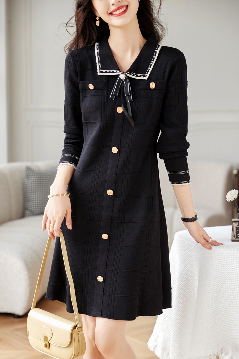 Long sleeve bottoming black knitted dress for women