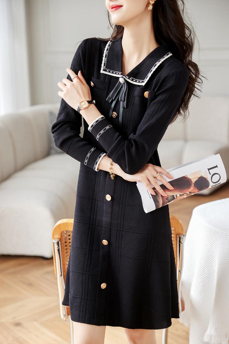 Long sleeve bottoming black knitted dress for women