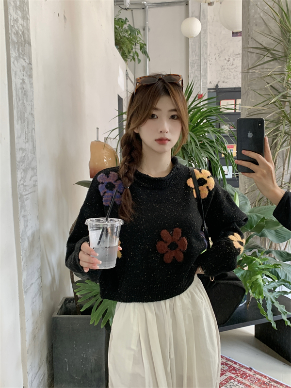 Flowers short crimping stereoscopic sweater