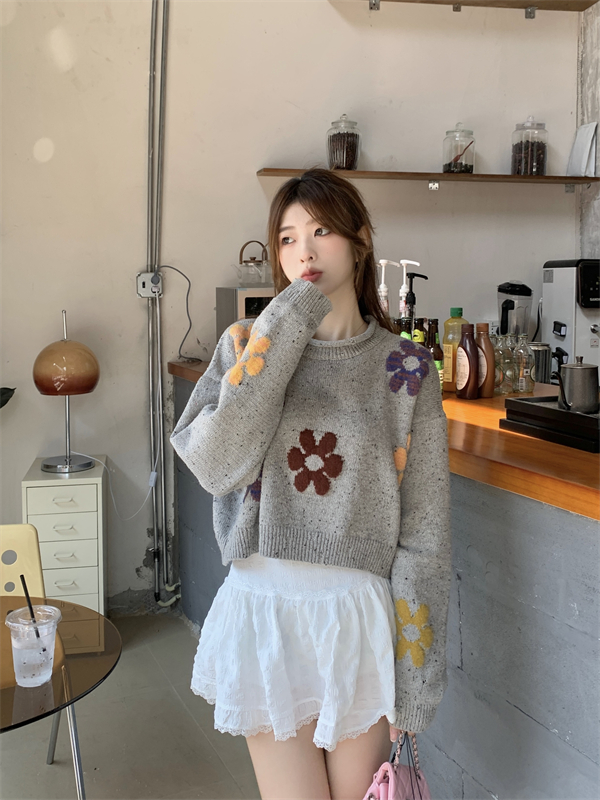 Flowers short crimping stereoscopic sweater