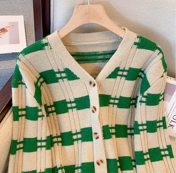 Retro V-neck tops stripe short sweater for women
