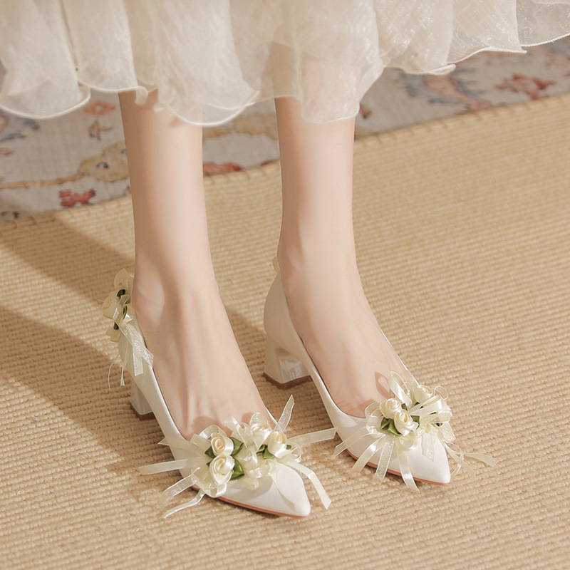 Pointed flowers shoes thick white wedding shoes