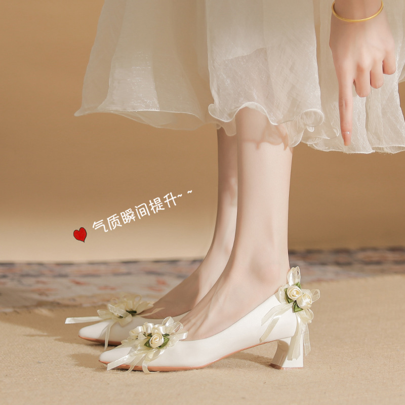 Pointed flowers shoes thick white wedding shoes