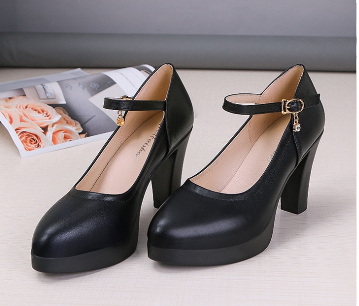 Profession black footware catwalk pointed shoes