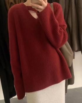 V-neck thick winter pullover niche sweater for women