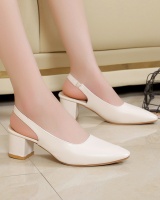 Large yard pointed shoes thick low high-heeled shoes
