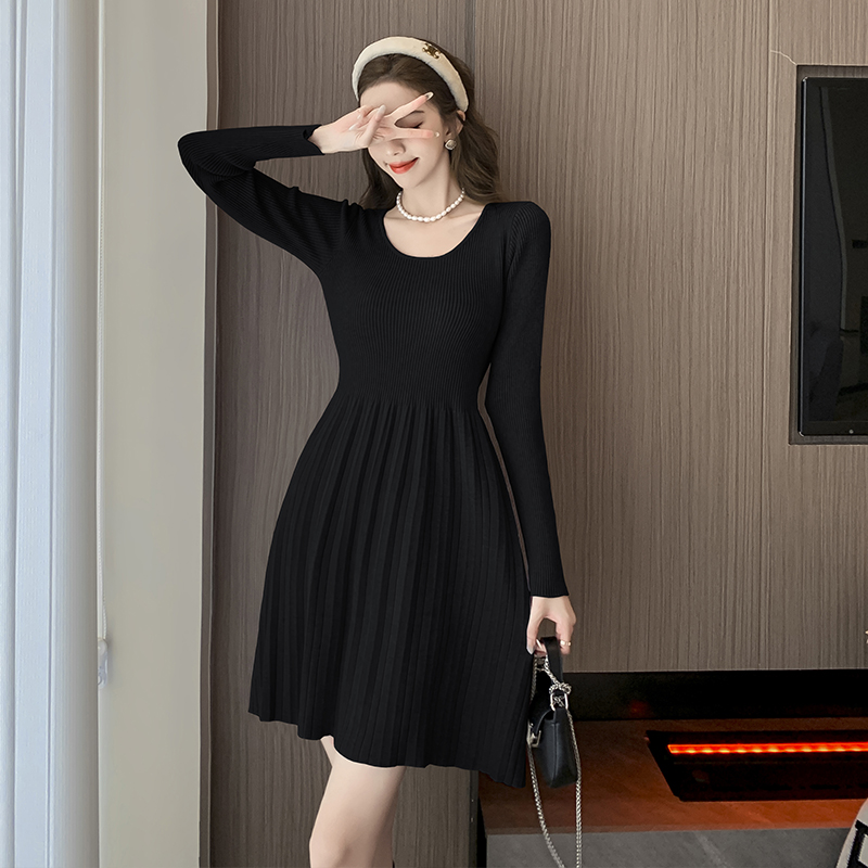 Autumn and winter pleated T-back slim dress for women