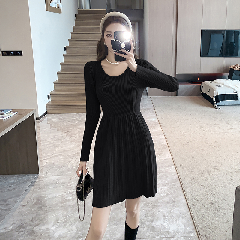 Autumn and winter pleated T-back slim dress for women