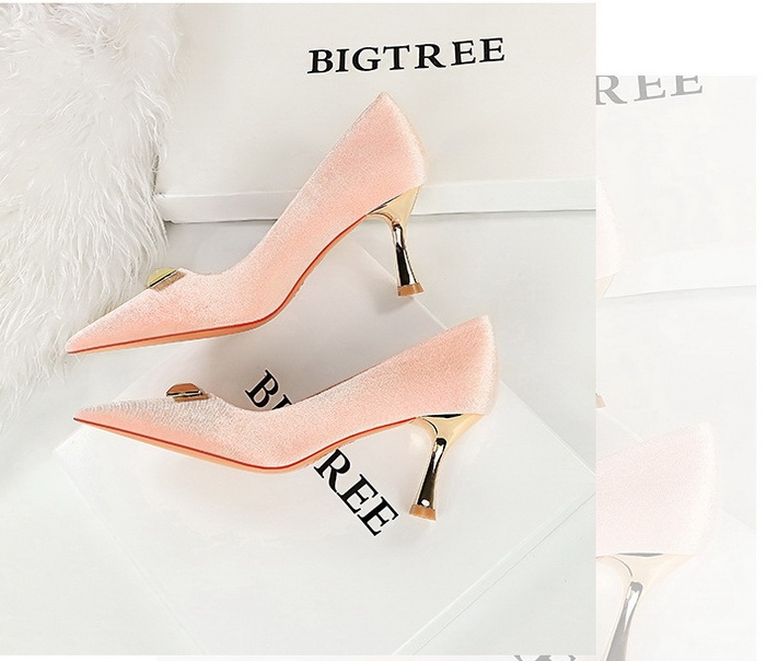 Low pointed broadcloth European style shoes for women