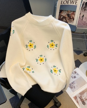 Pullover embroidered flowers fashion sweater