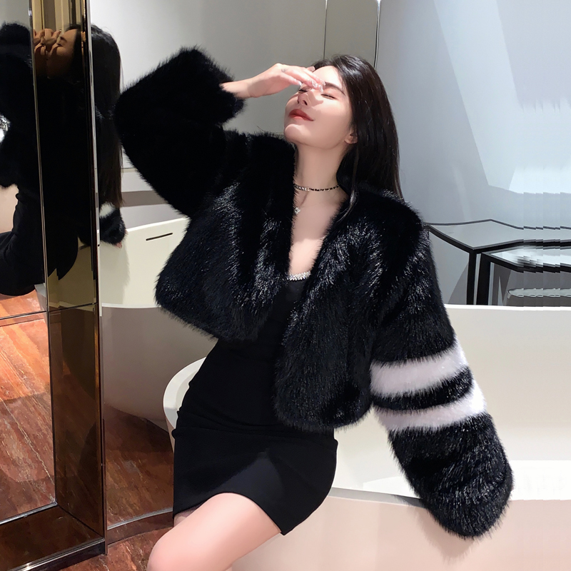Chanelstyle short overcoat black-white fur coat