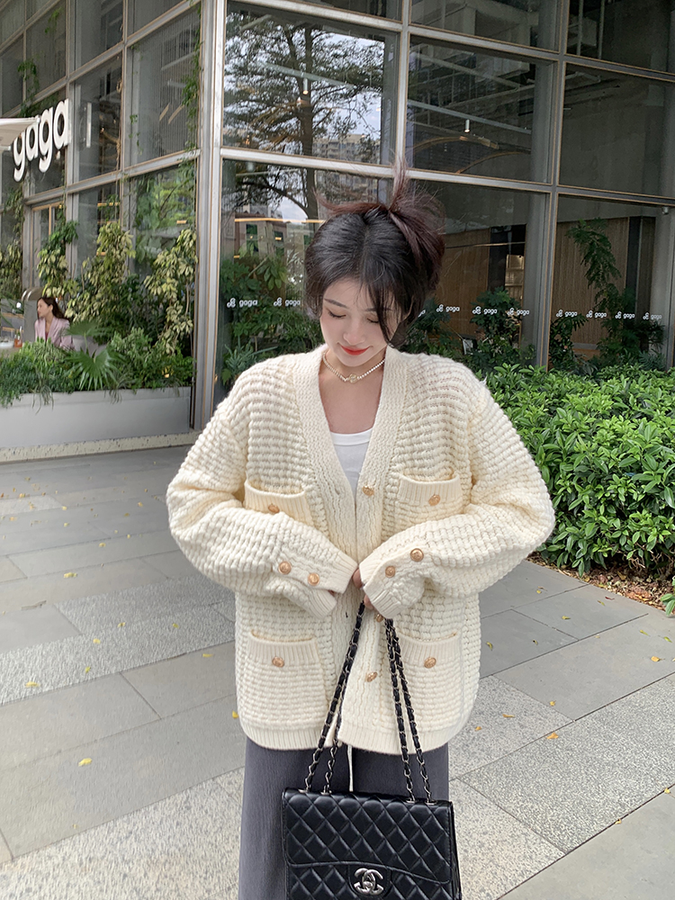 Thick thermal coat autumn and winter V-neck sweater for women
