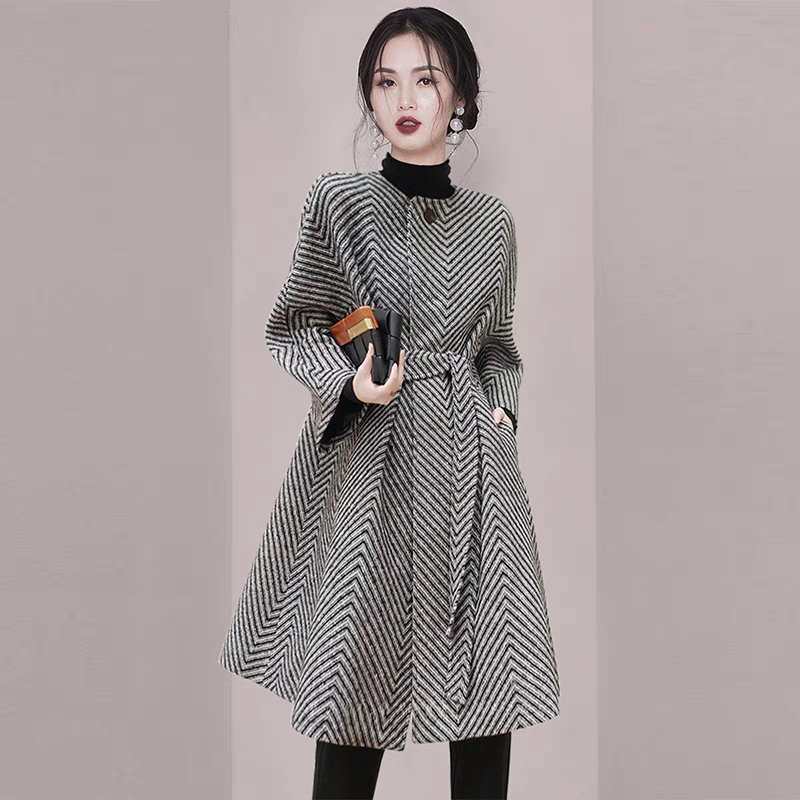 Temperament overcoat Hepburn style woolen coat
