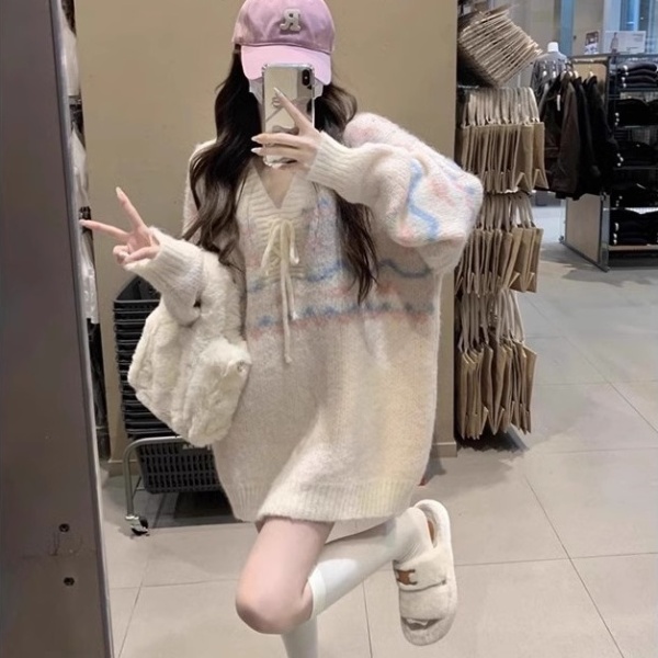 Large yard pullover V-neck loose sweater for women