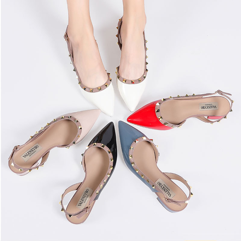 Sweet high-heeled shoes wears outside sandals for women