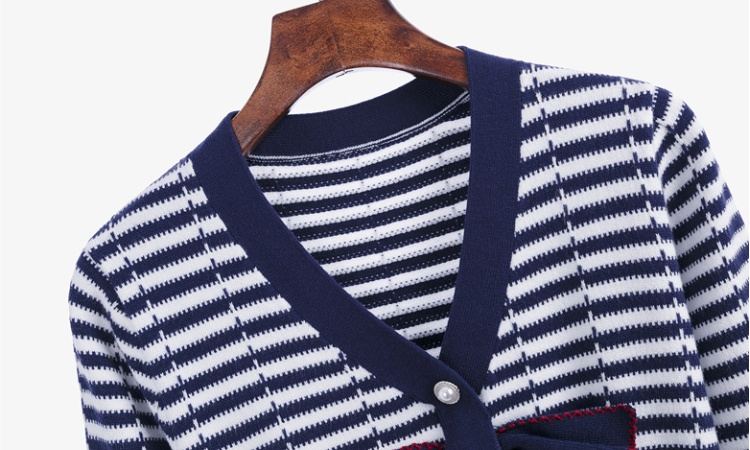 Chanelstyle V-neck sweater dress temperament knitted dress