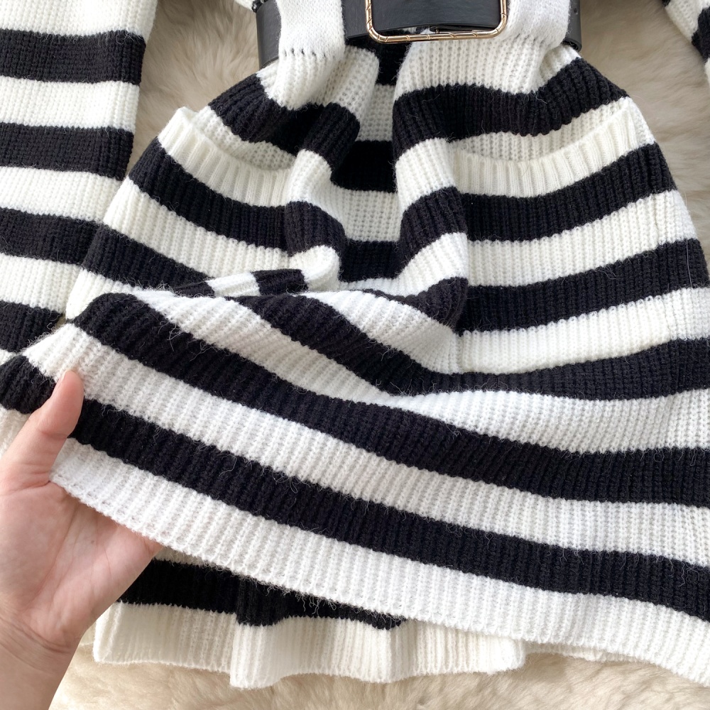 Knitted stripe T-back inside the ride pinched waist dress