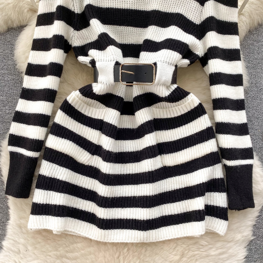 Knitted stripe T-back inside the ride pinched waist dress