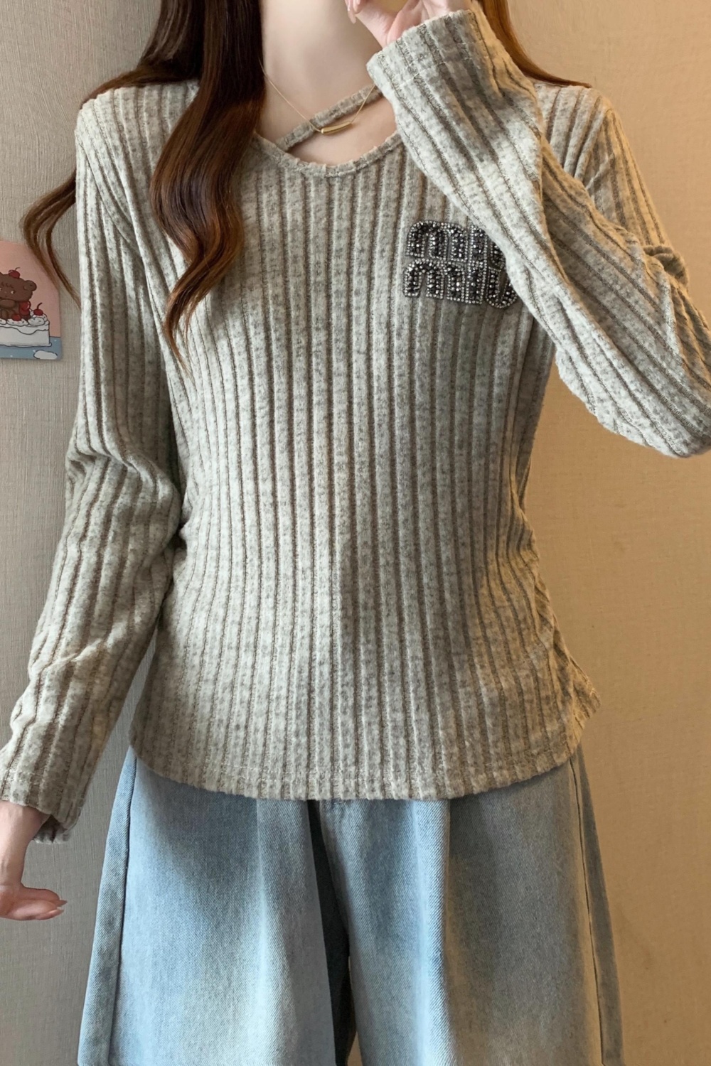Small autumn sweater inside the ride tops for women