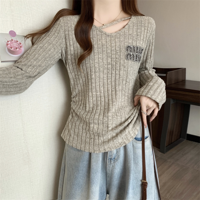 Small autumn sweater inside the ride tops for women