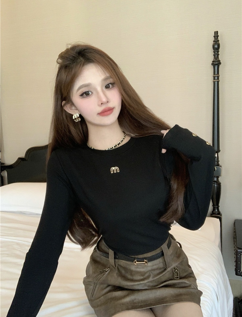 Buckle round neck pinched waist bottoming shirt
