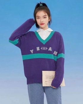 Embroidery long sleeve V-neck sweater for women