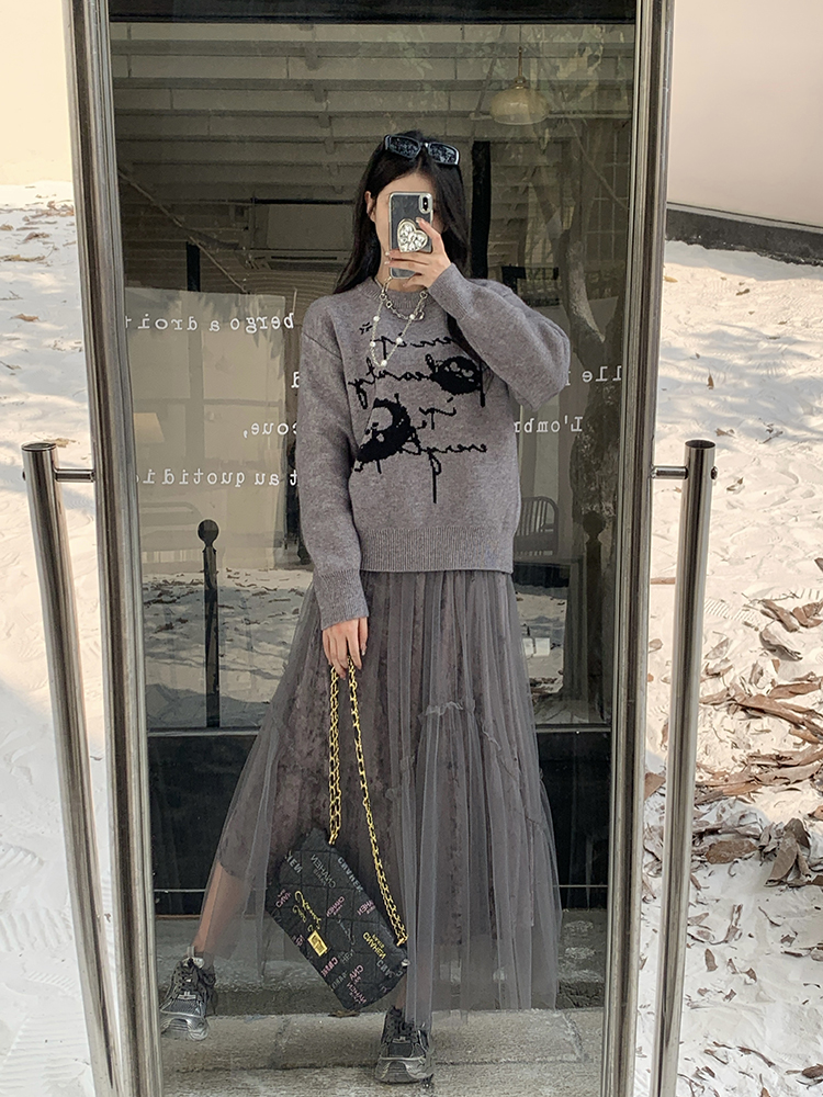 Round neck sweater large yard long skirt a set for women