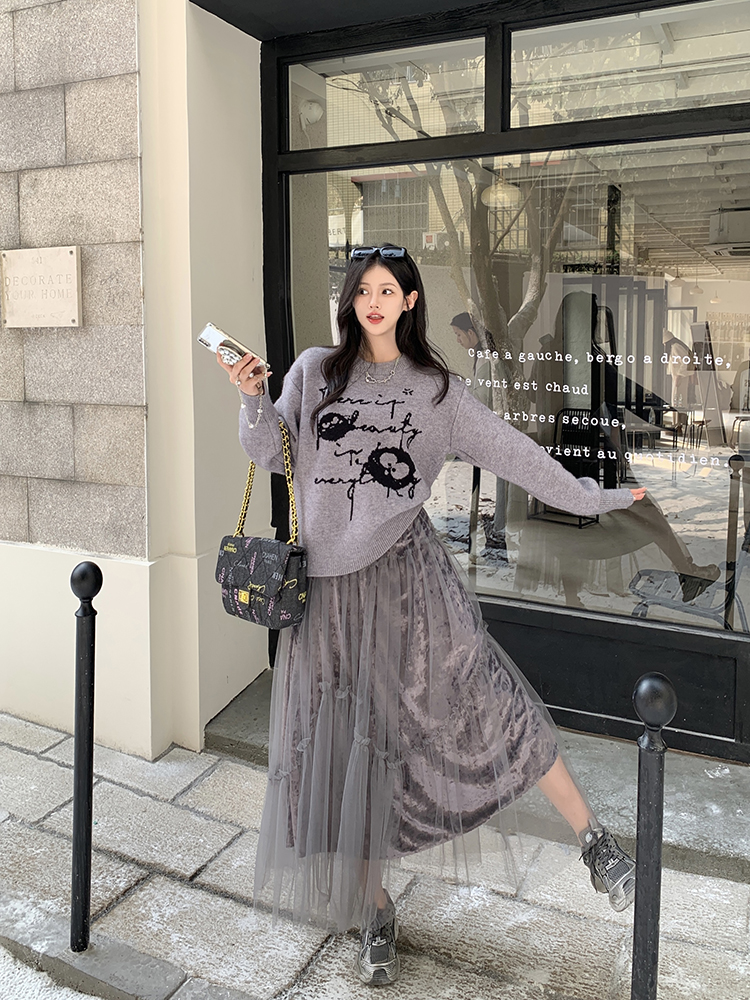 Round neck sweater large yard long skirt a set for women