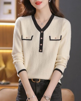 Pullover embroidered long sleeve sweater for women