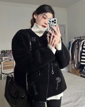 Black metal buckles minimalist elmo coat