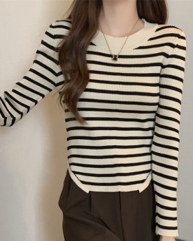 Round neck autumn and winter sweater stripe tops