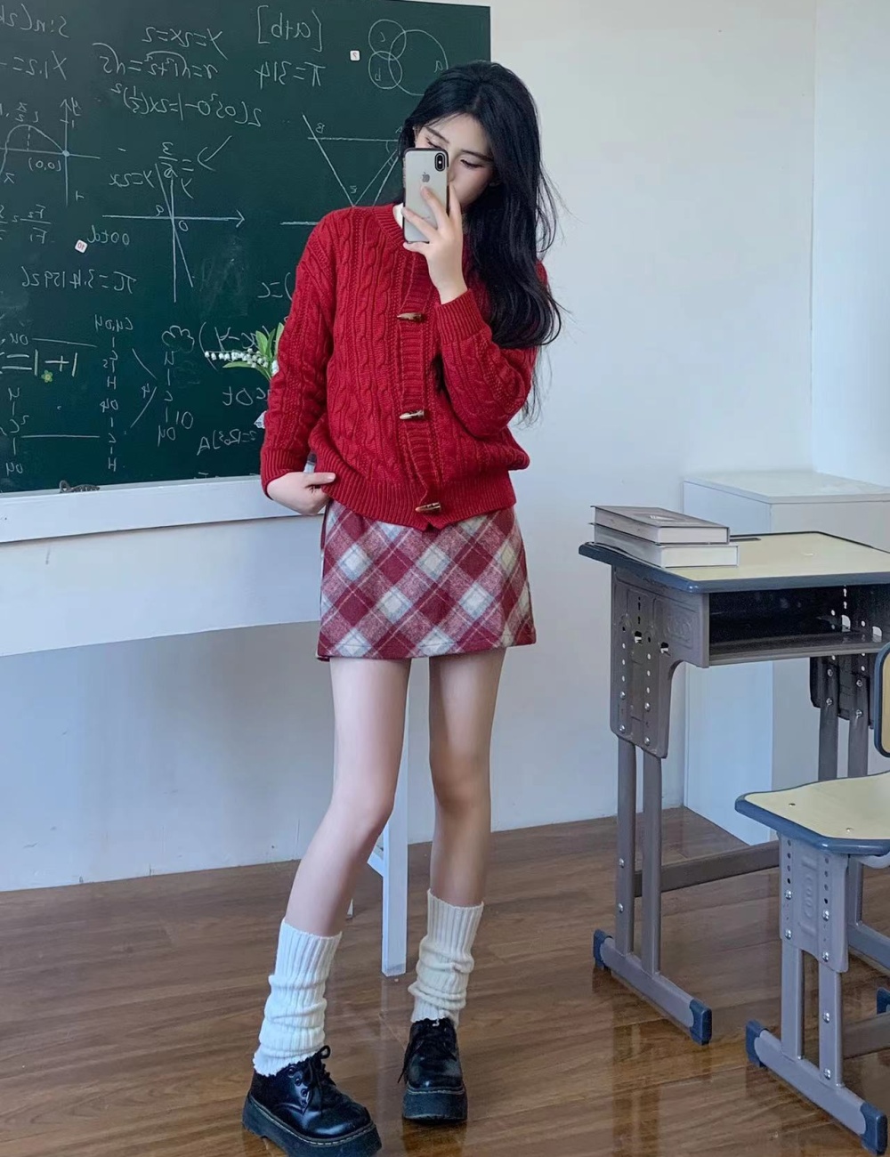 Horn buckle niche sweater red skirt a set for women