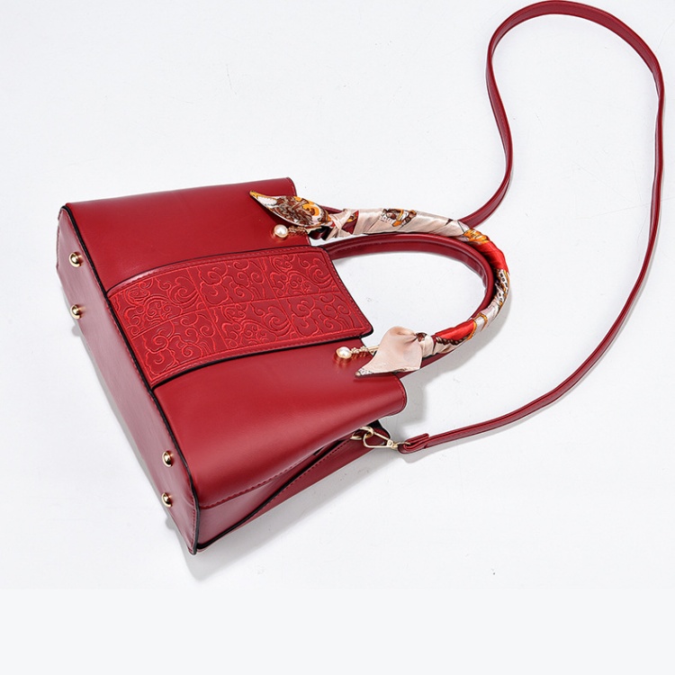 Middle-aged red handbag wedding bride bag for women